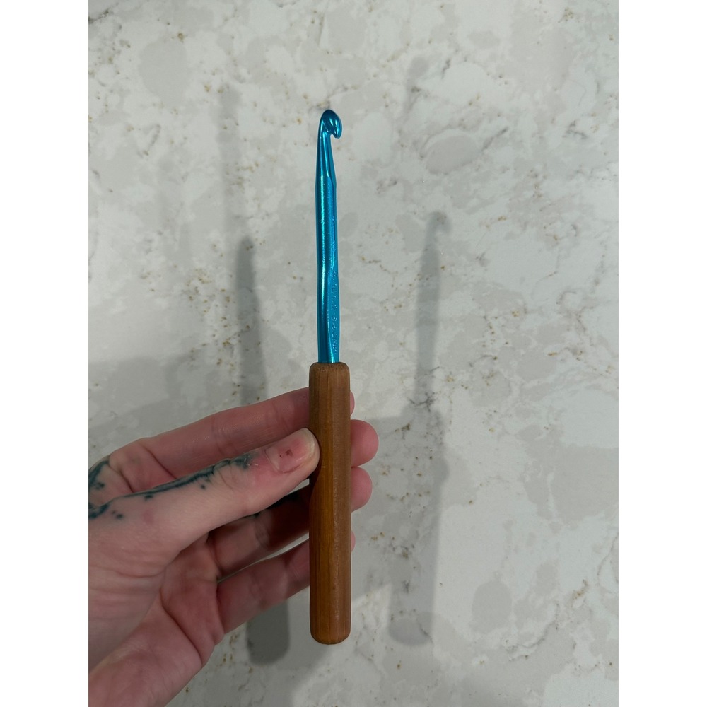 K/10.5 6.50mm Ergonomic Crochet Hook Blue Aluminum/Wood Handle Crafting‎ Hobby